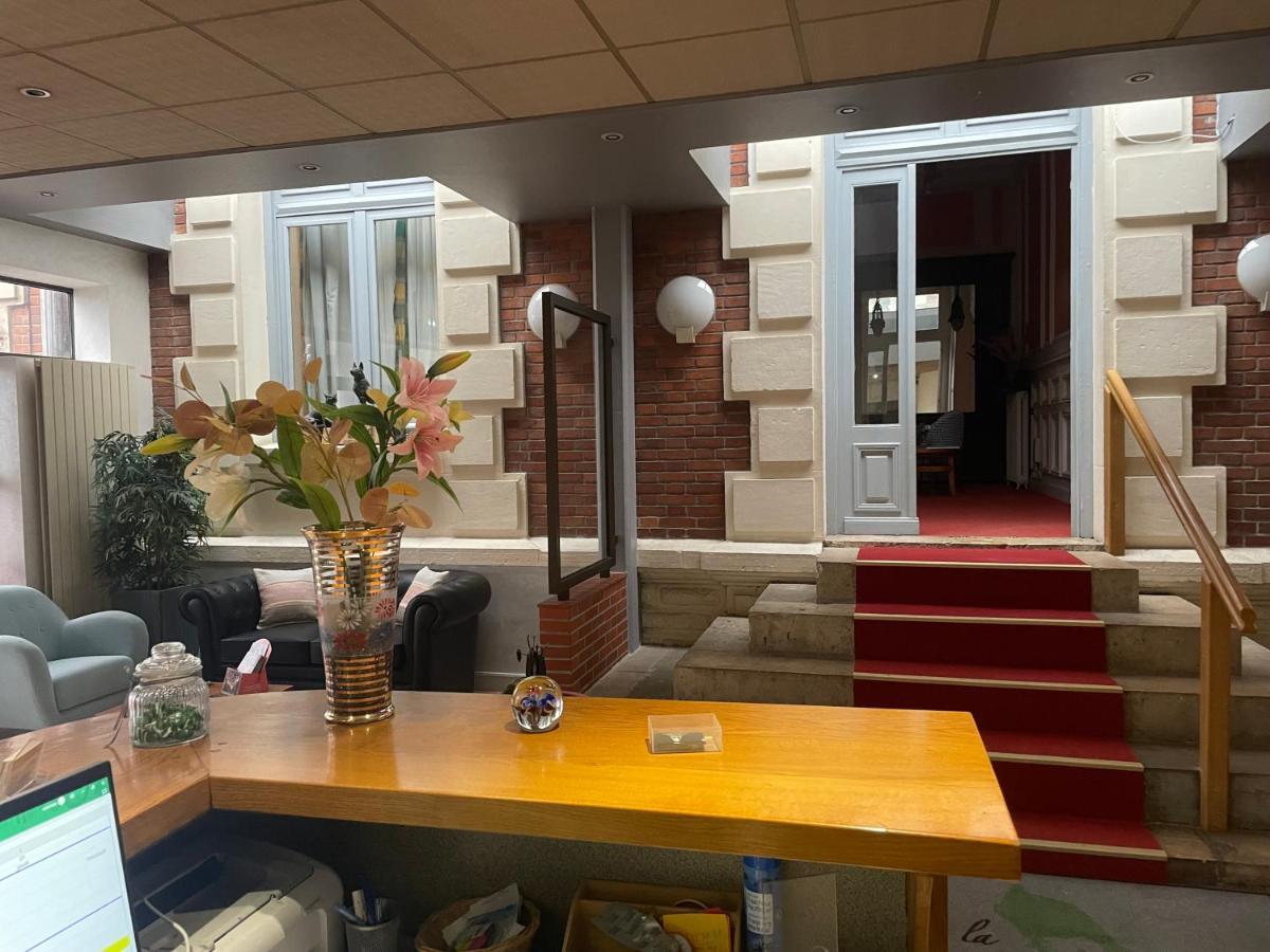 Hotel La Poularde Gien Exterior foto