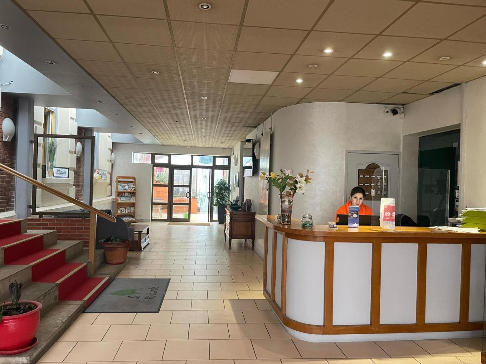 Hotel La Poularde Gien Exterior foto