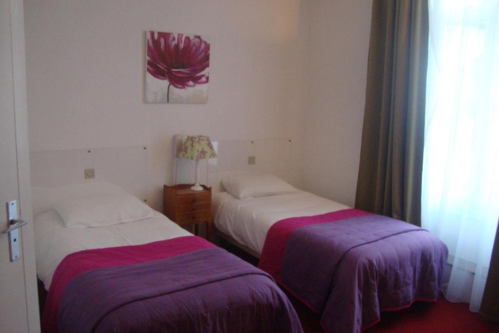 Hotel La Poularde Gien Habitación foto