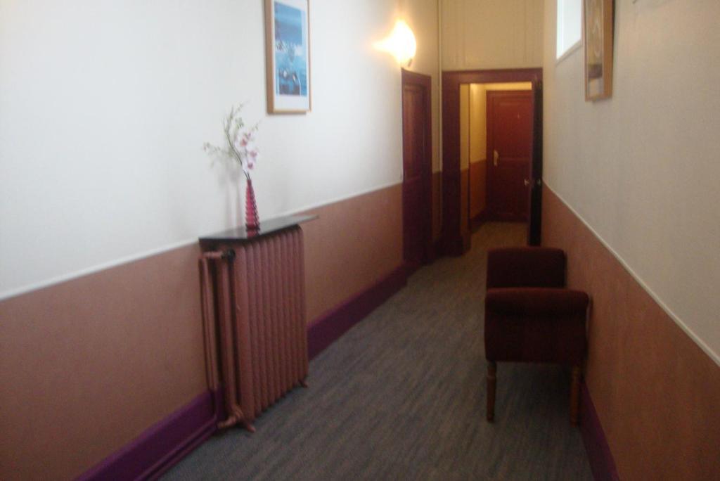Hotel La Poularde Gien Exterior foto