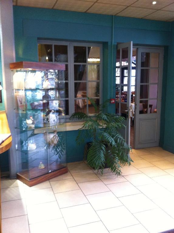 Hotel La Poularde Gien Exterior foto