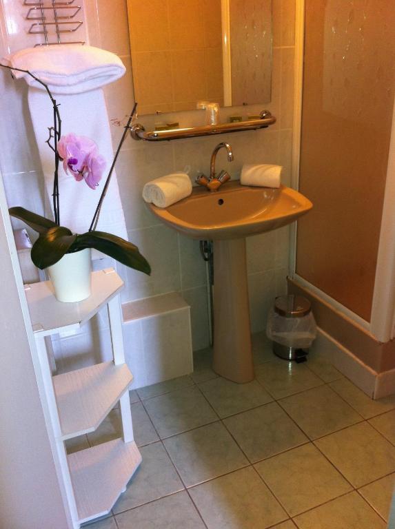Hotel La Poularde Gien Habitación foto